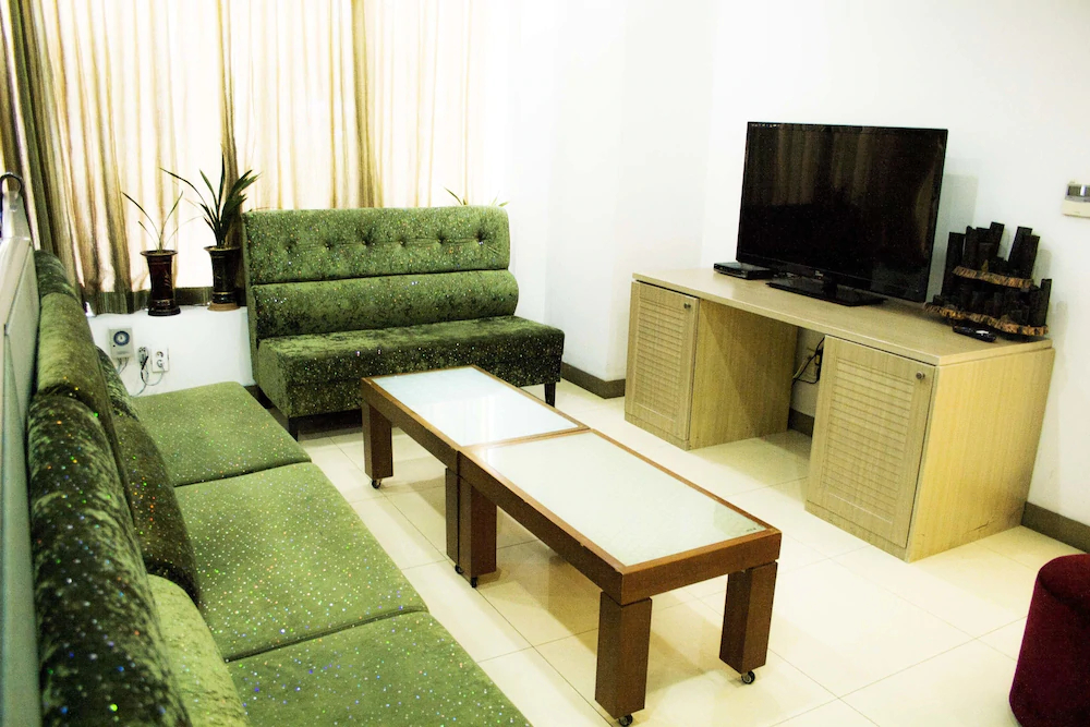 Themepark Tourist Hotel