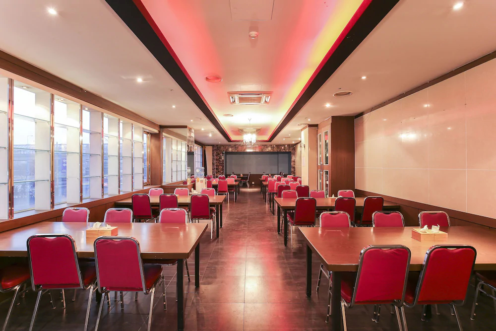 Themepark Tourist Hotel