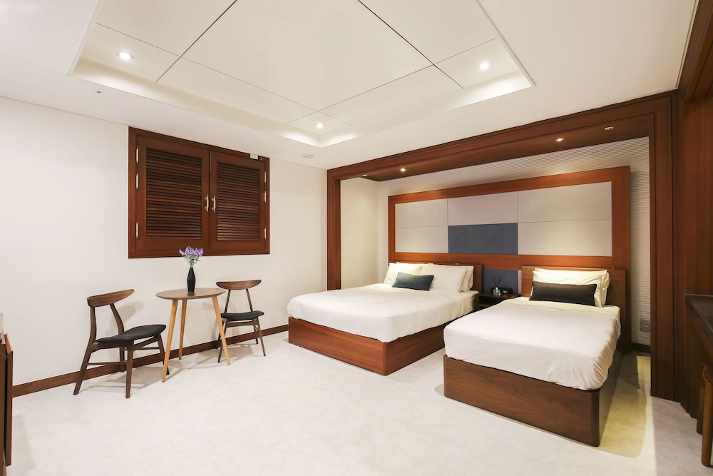 Themepark Tourist Hotel