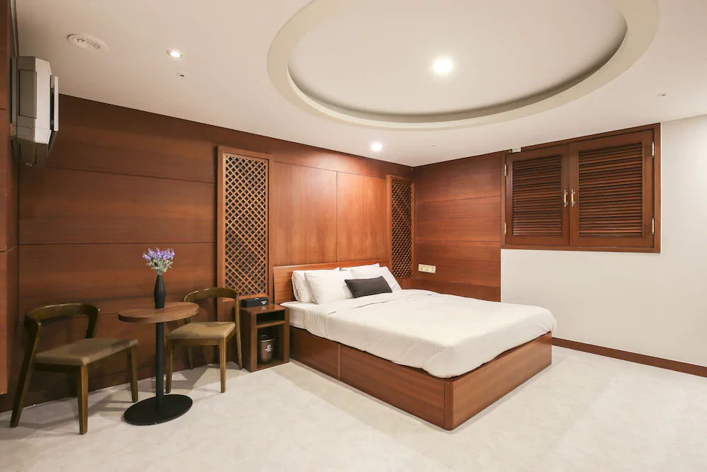 Themepark Tourist Hotel