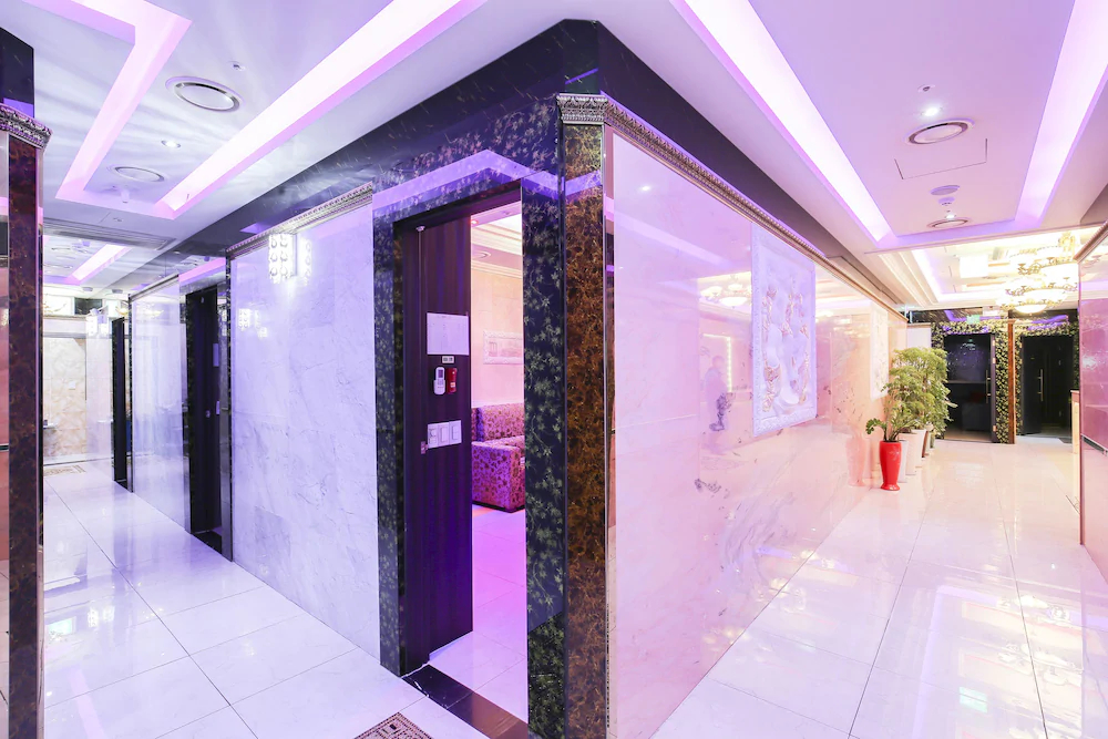 Themepark Tourist Hotel