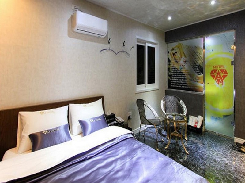 Gray 194 Hotel