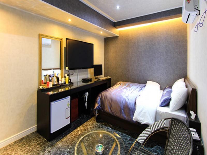 Gray 194 Hotel