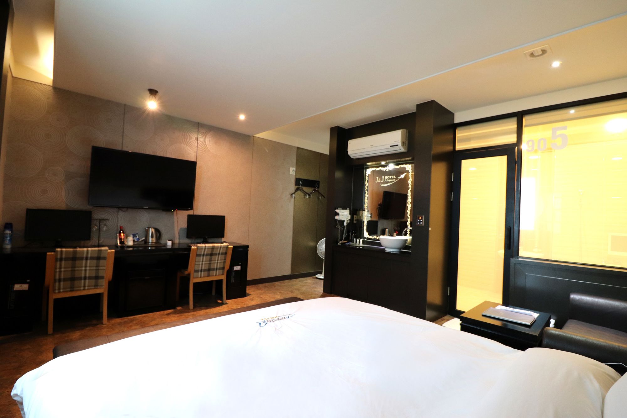 Airport Hotel