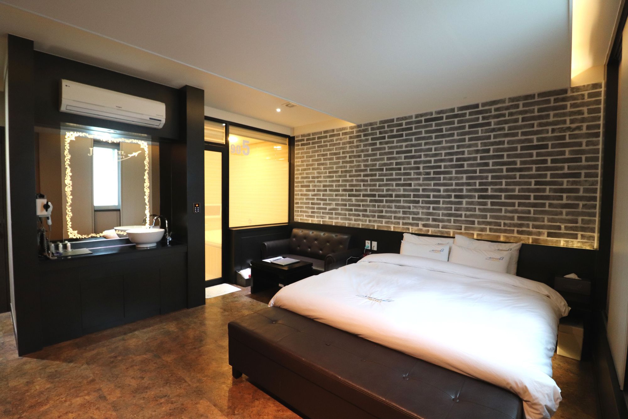 Airport Hotel