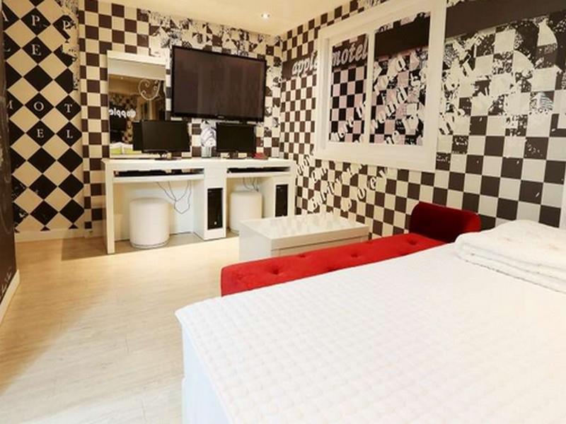 Apple Motel