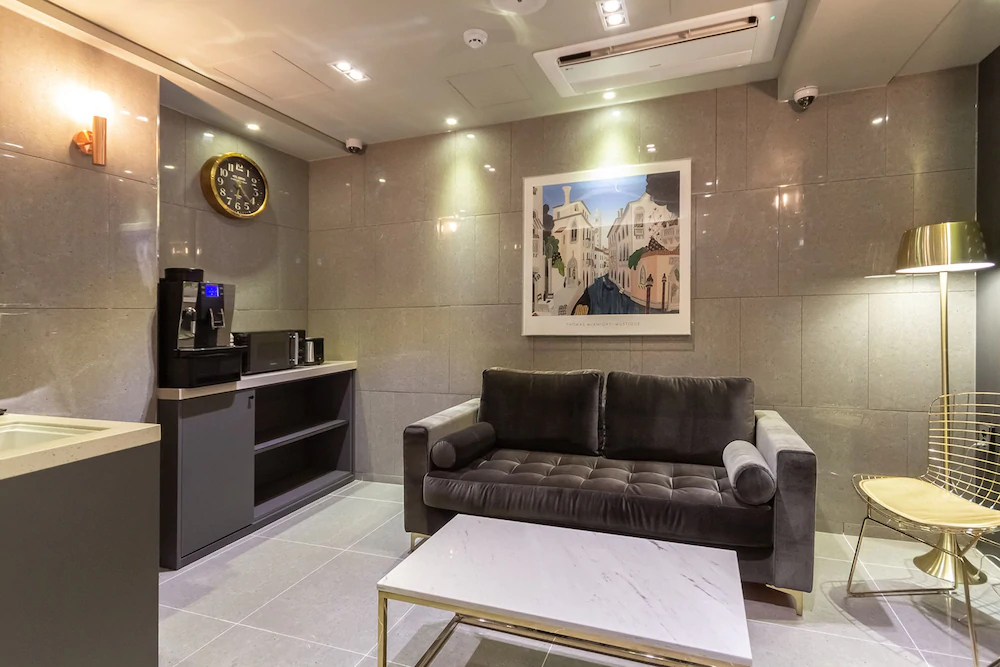 Brown Dot Hotel Centum