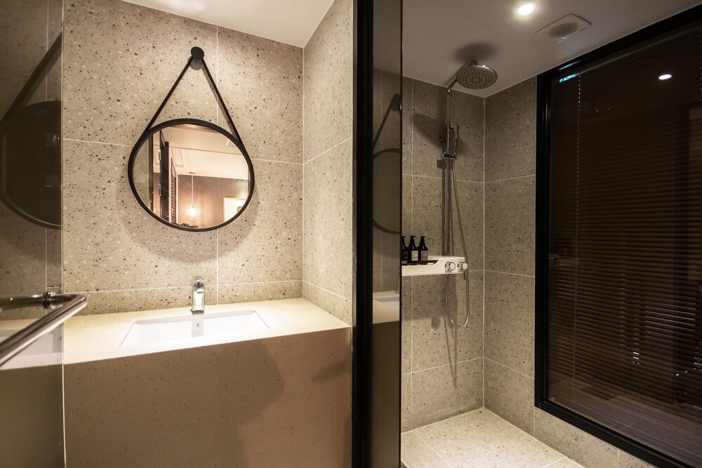 Brown Dot Hotel Centum