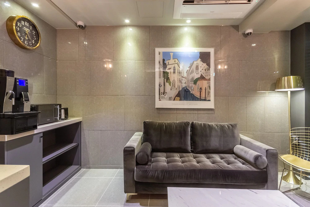 Brown Dot Hotel Centum