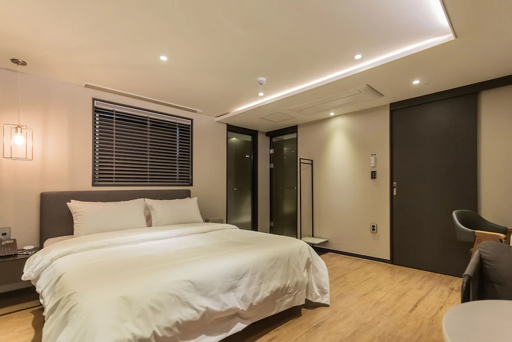 Brown Dot Hotel Centum