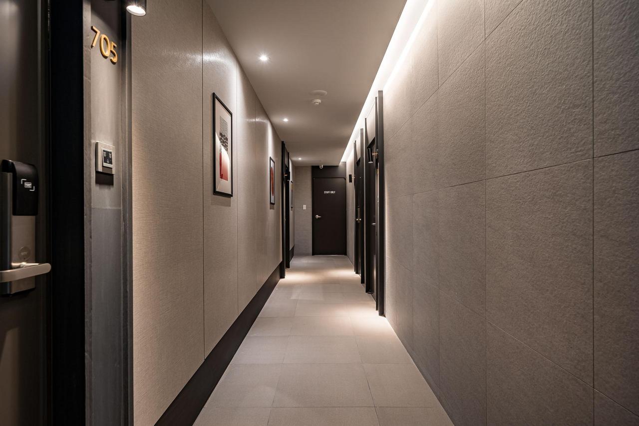 Brown Dot Hotel Signature