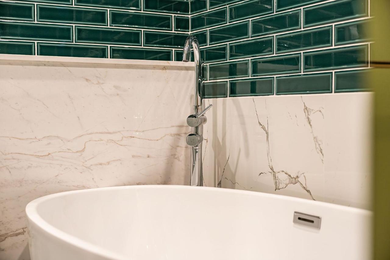 Brown Dot Hotel Signature