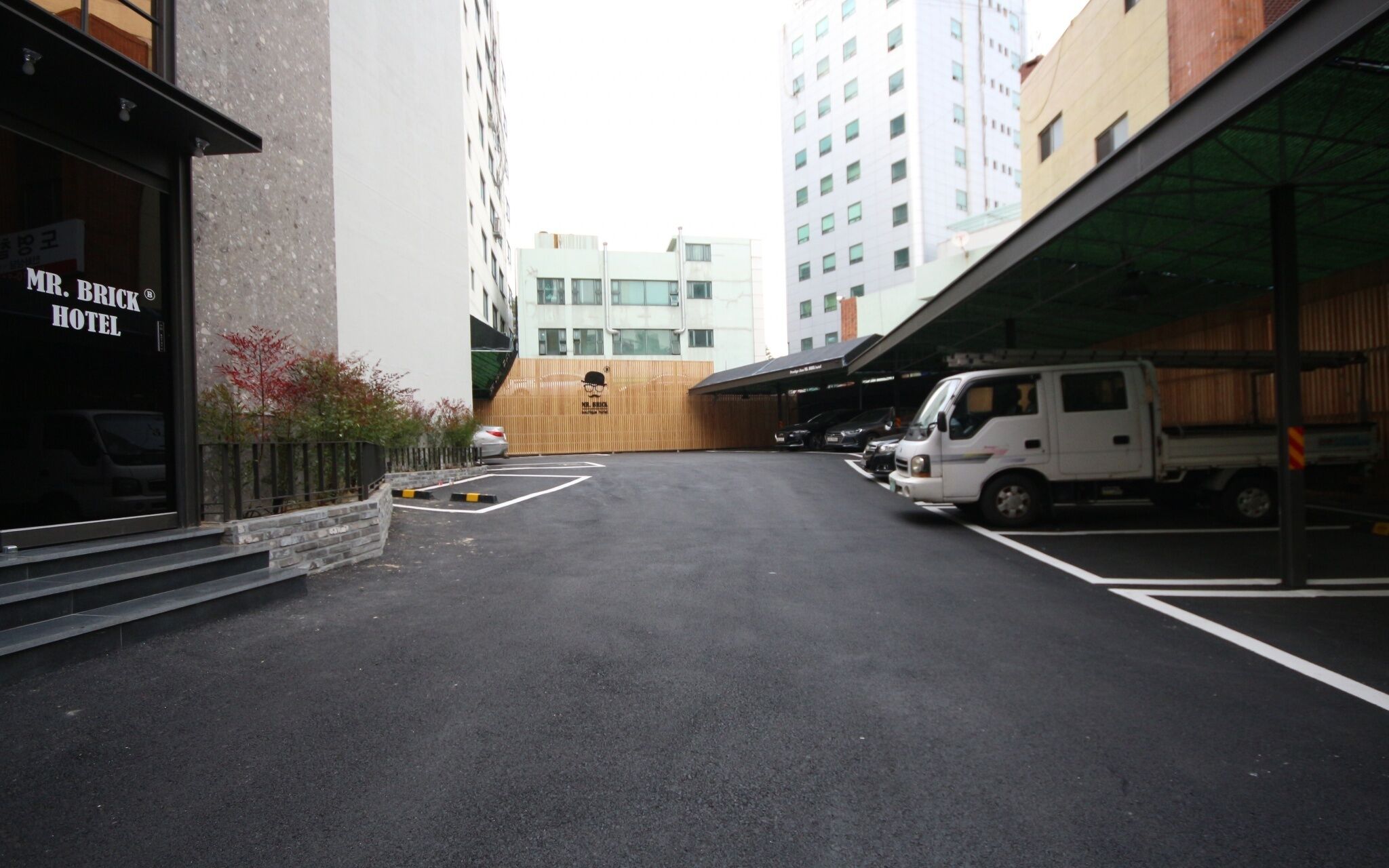 Busan Oncheonjang Mr Brick