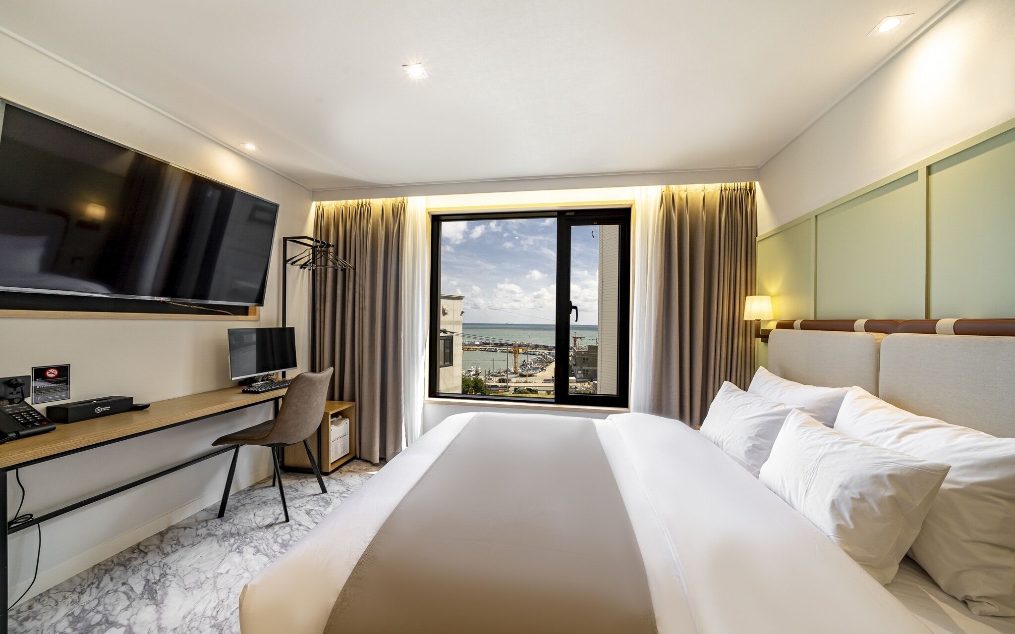 Busan Songjeong Brooks Hotel