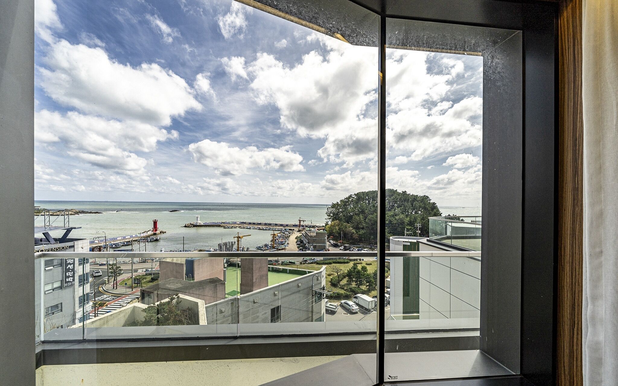Busan Songjeong Brooks Hotel