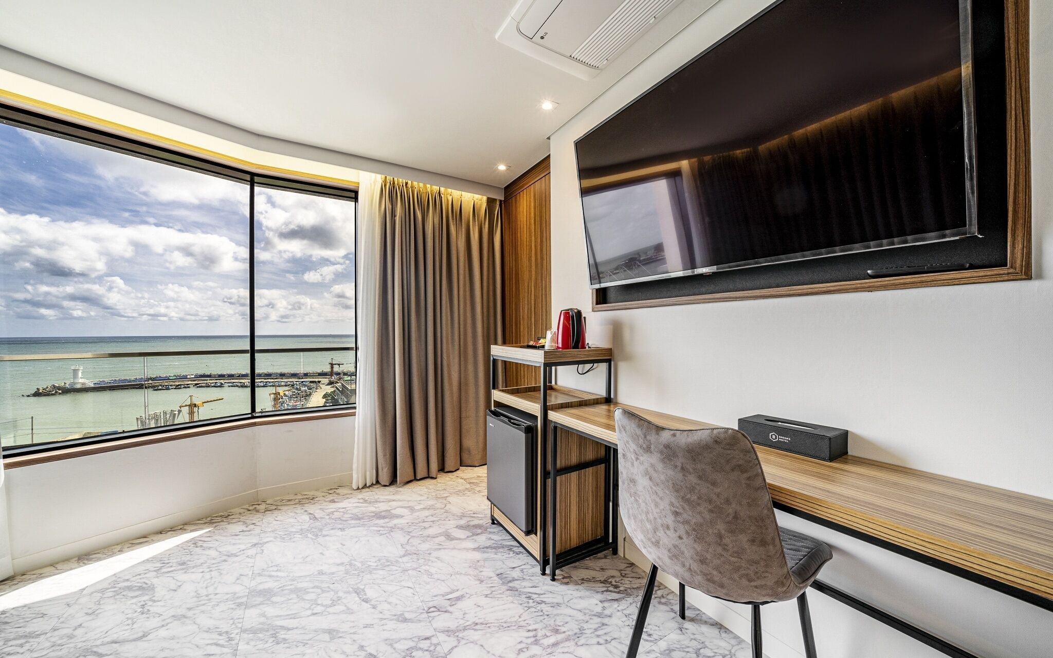 Busan Songjeong Brooks Hotel