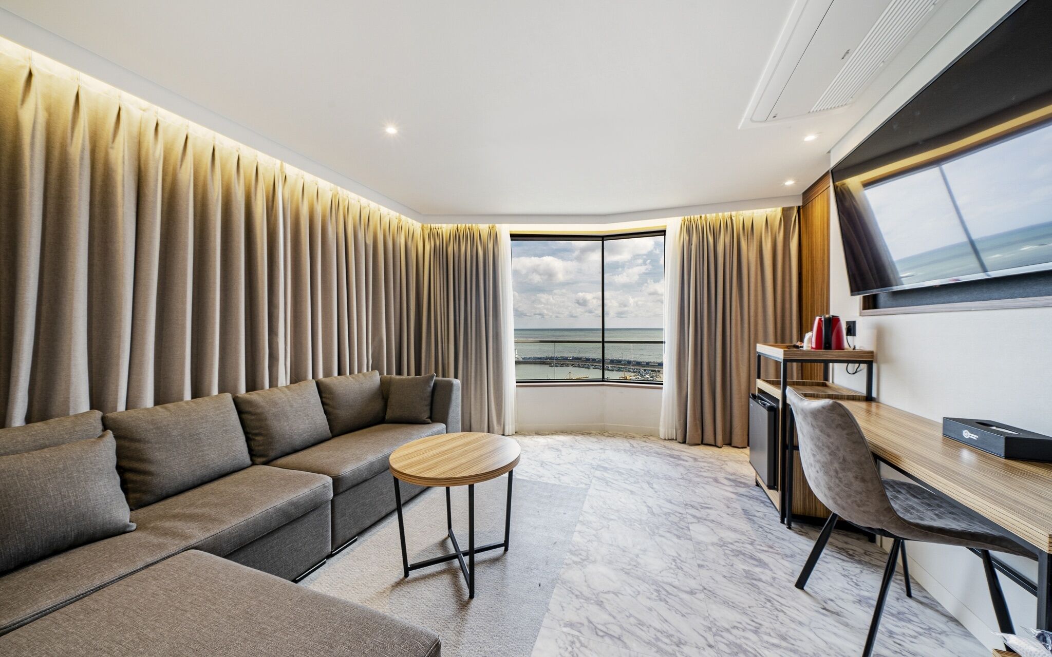 Busan Songjeong Brooks Hotel
