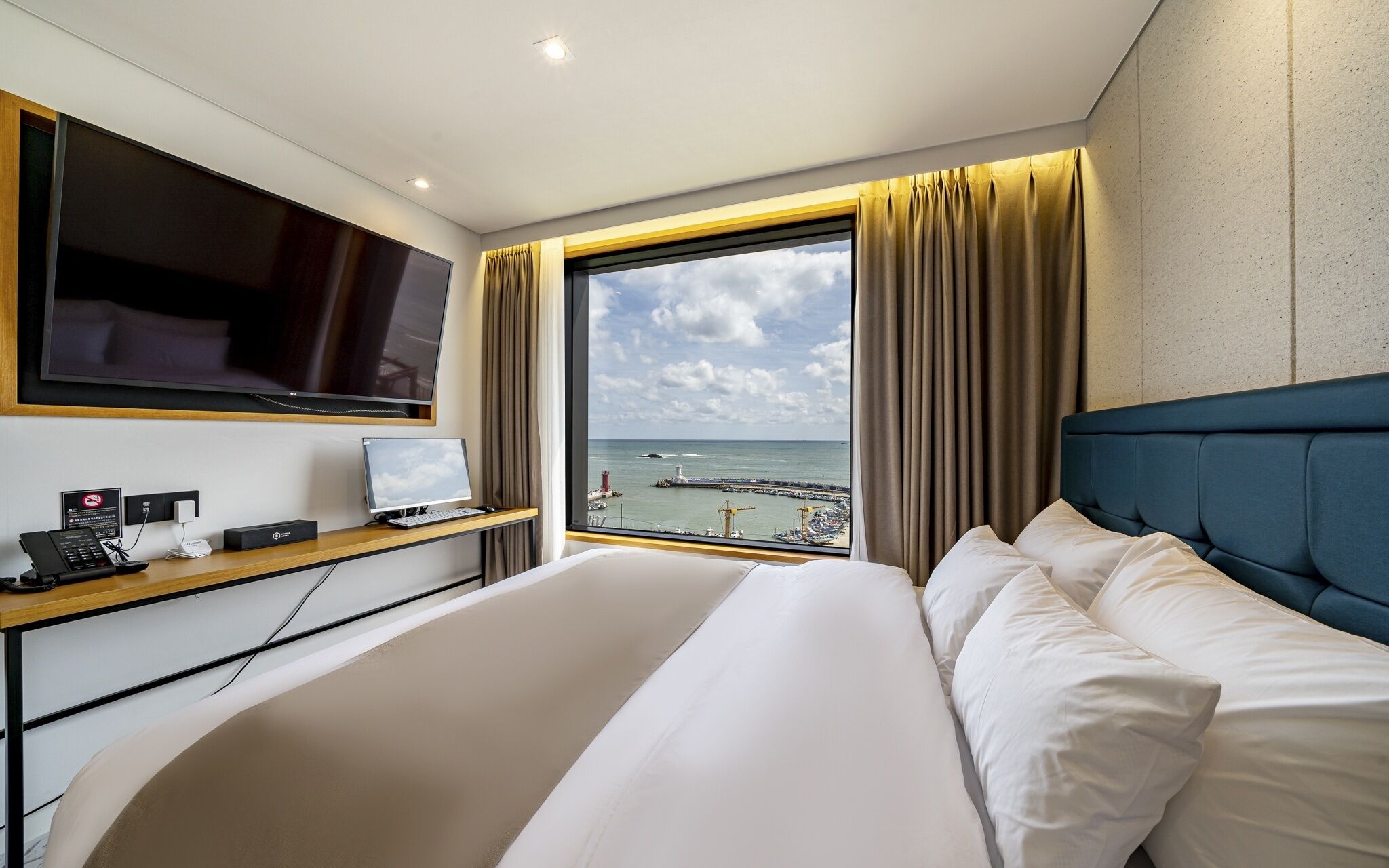 Busan Songjeong Brooks Hotel
