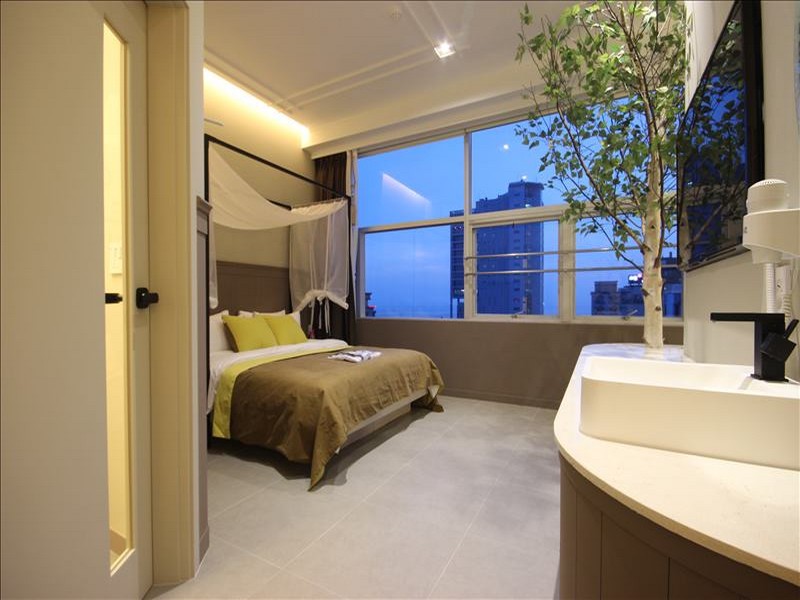 Club Hotel