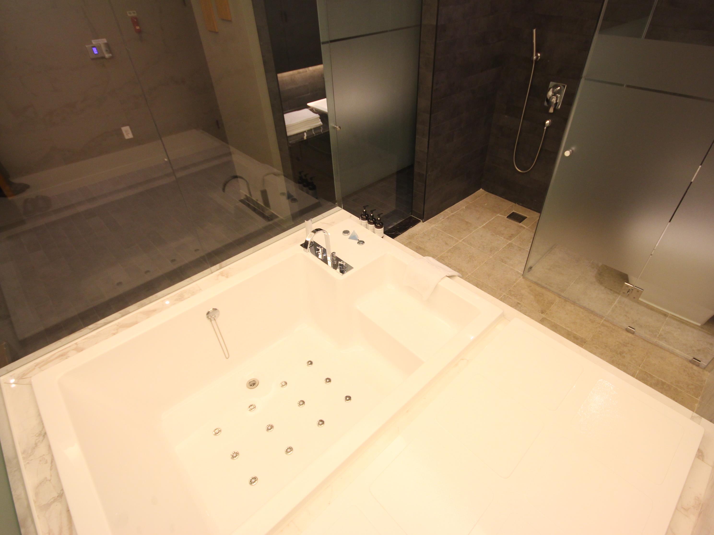 Club Hotel