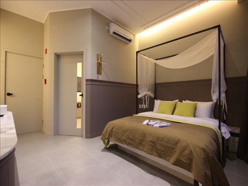 Club Hotel