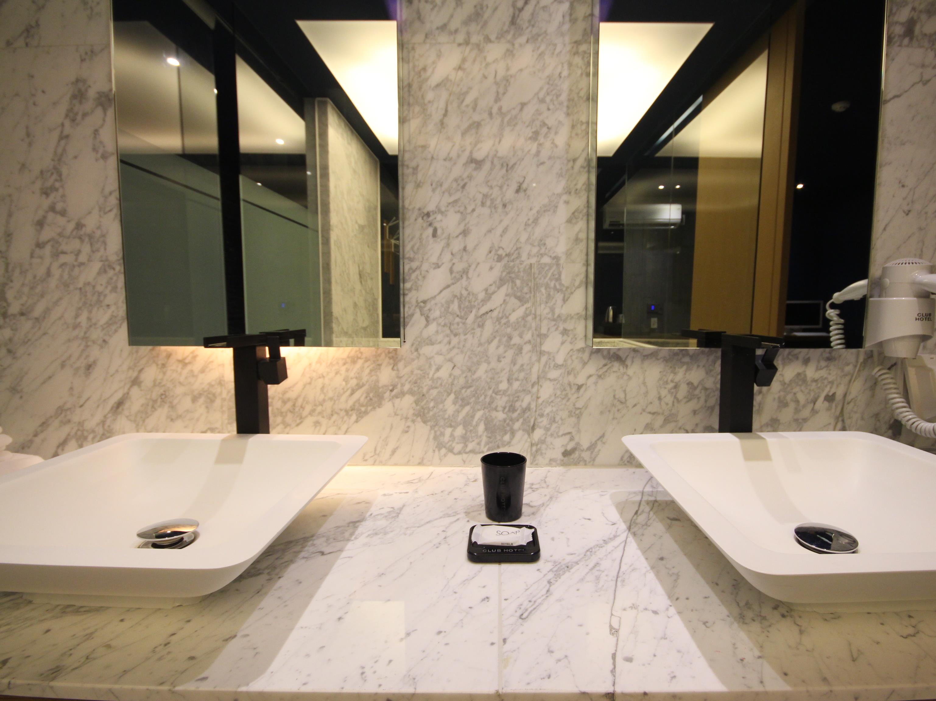 Club Hotel