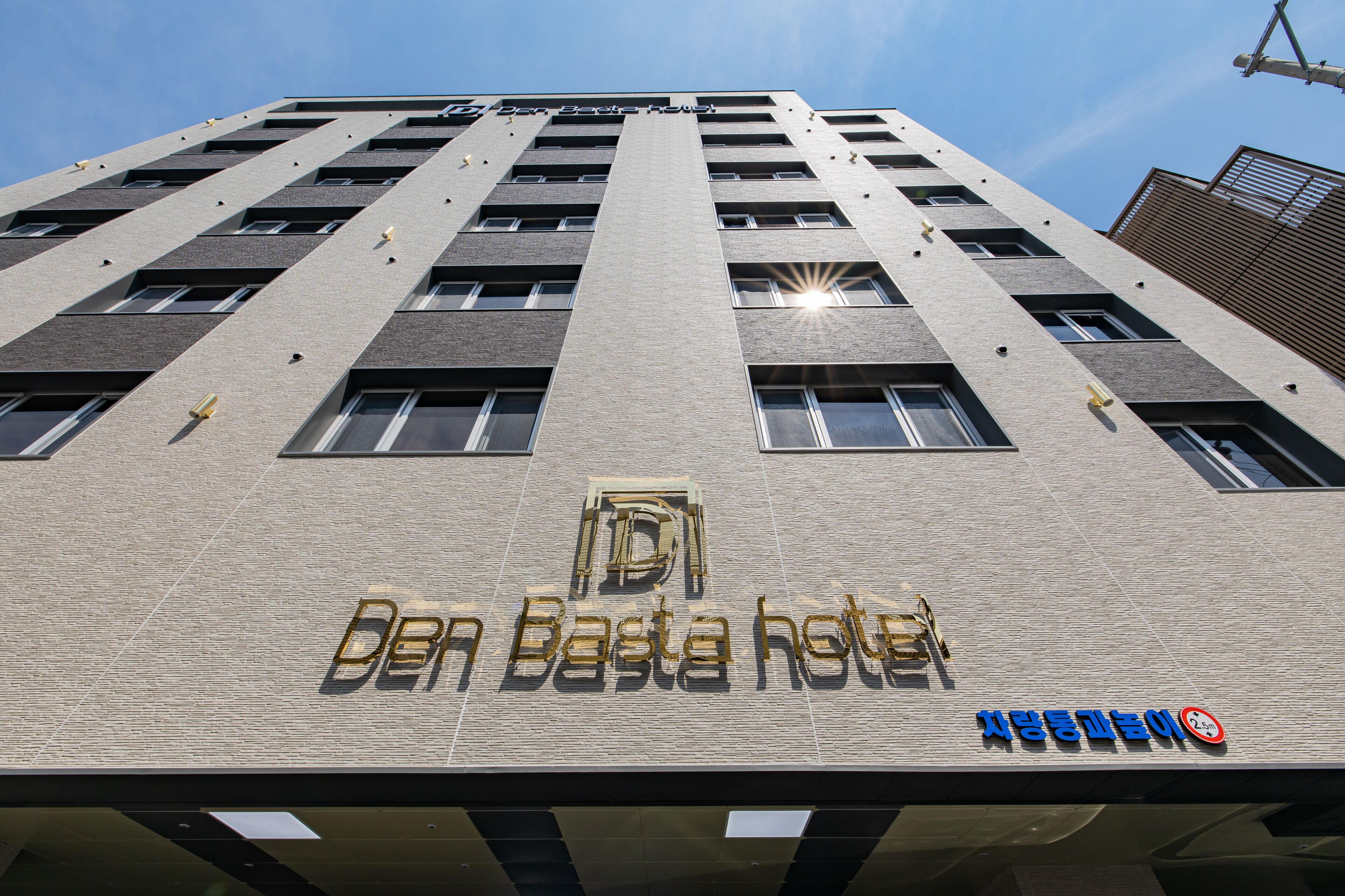 Dongrae Den Basta Hotel