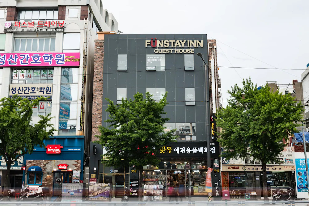 FunStay Inn Guesthouse
