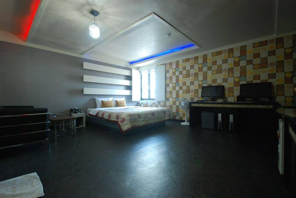 Gray Ground Hotel