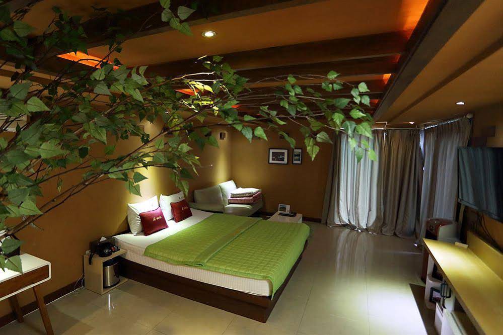 Gray Ground Hotel