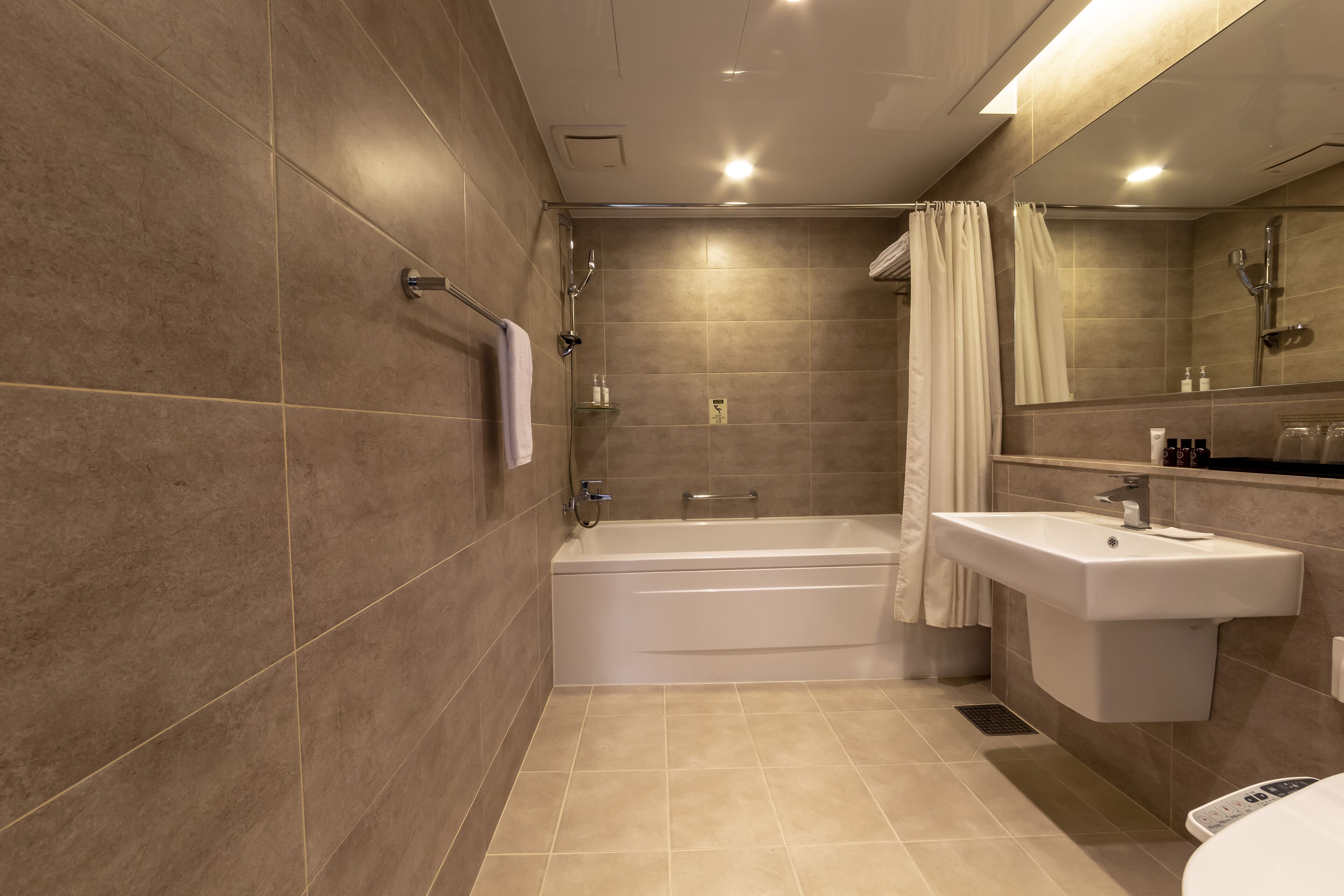 Haeundae H Stay Hotel