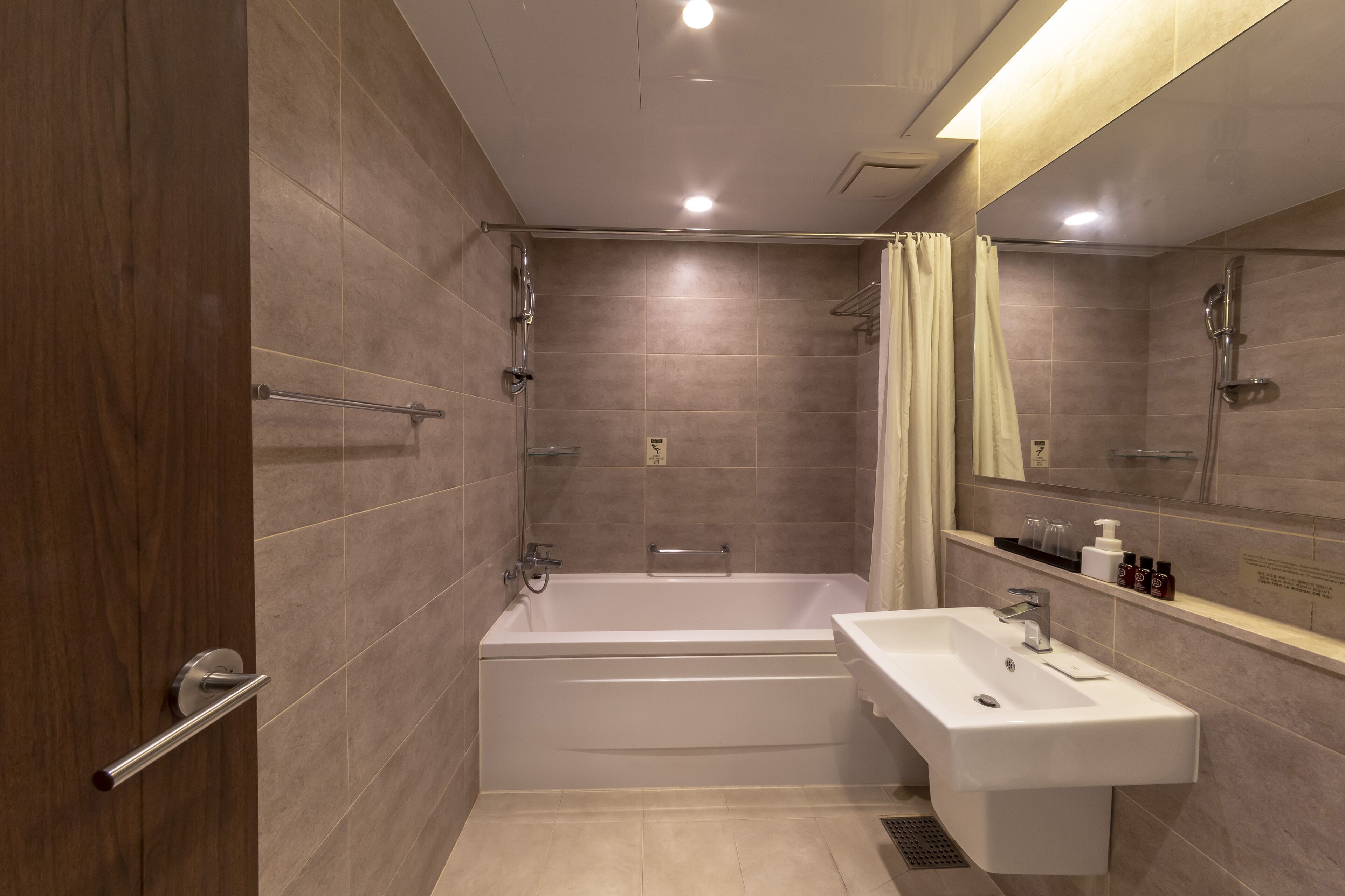 Haeundae H Stay Hotel