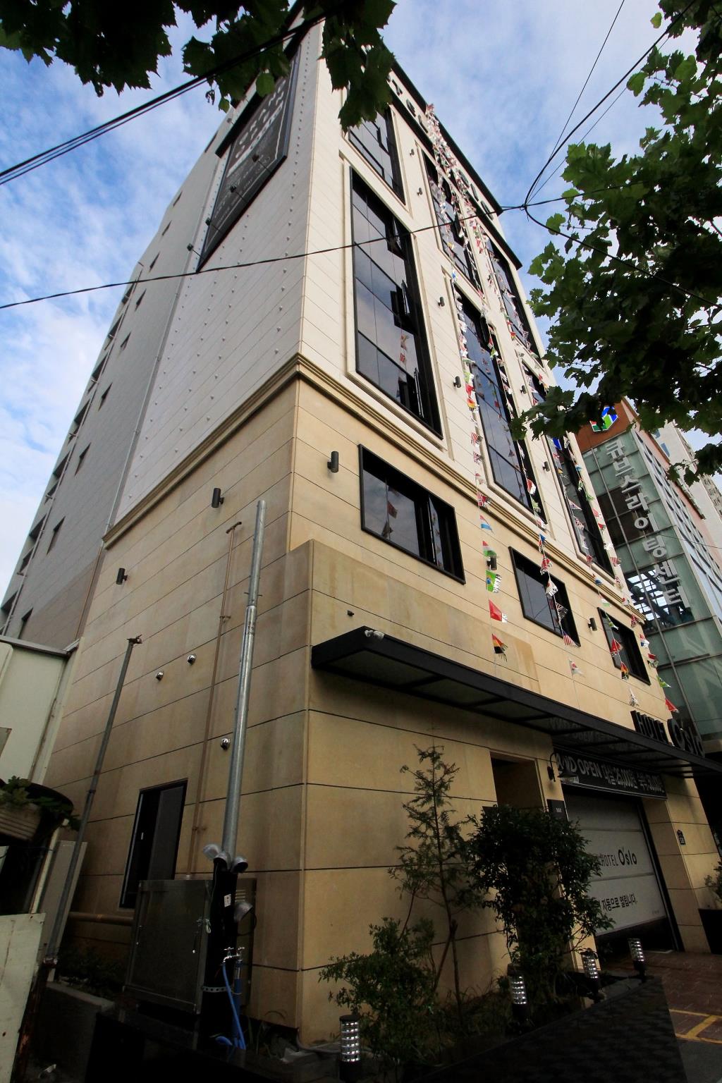 Brown Dot Hotel Beomil