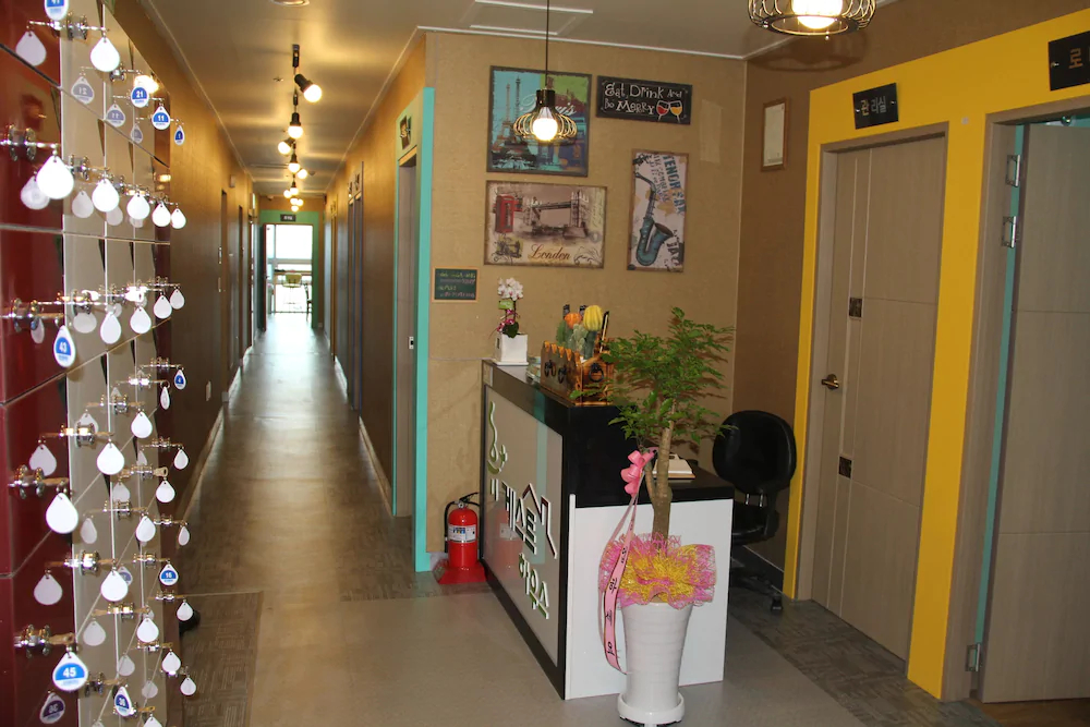 Huy+ Guesthouse