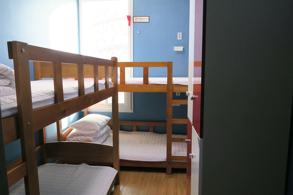 Huy+ Guesthouse
