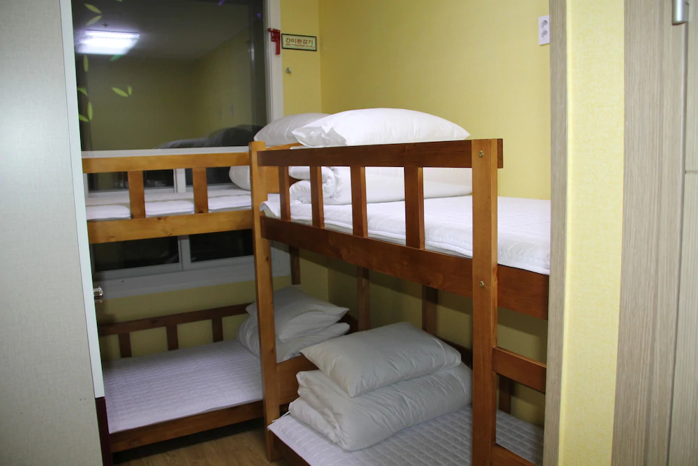 Huy+ Guesthouse