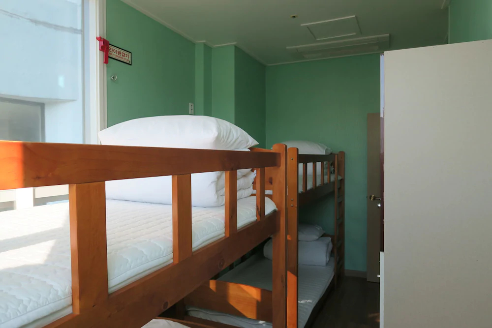 Huy+ Guesthouse