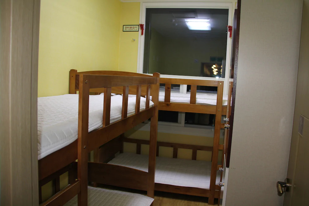 Huy+ Guesthouse