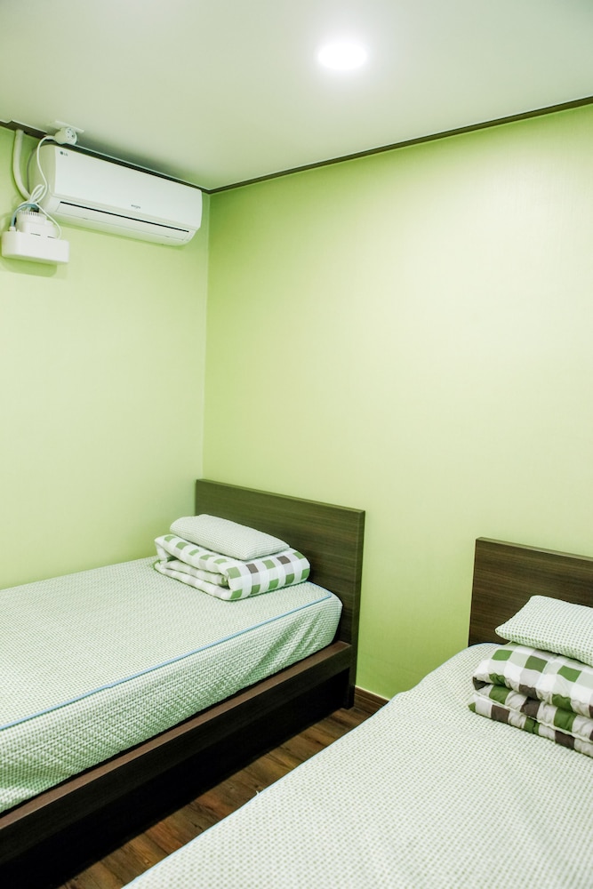 Jini Guest House Hostel
