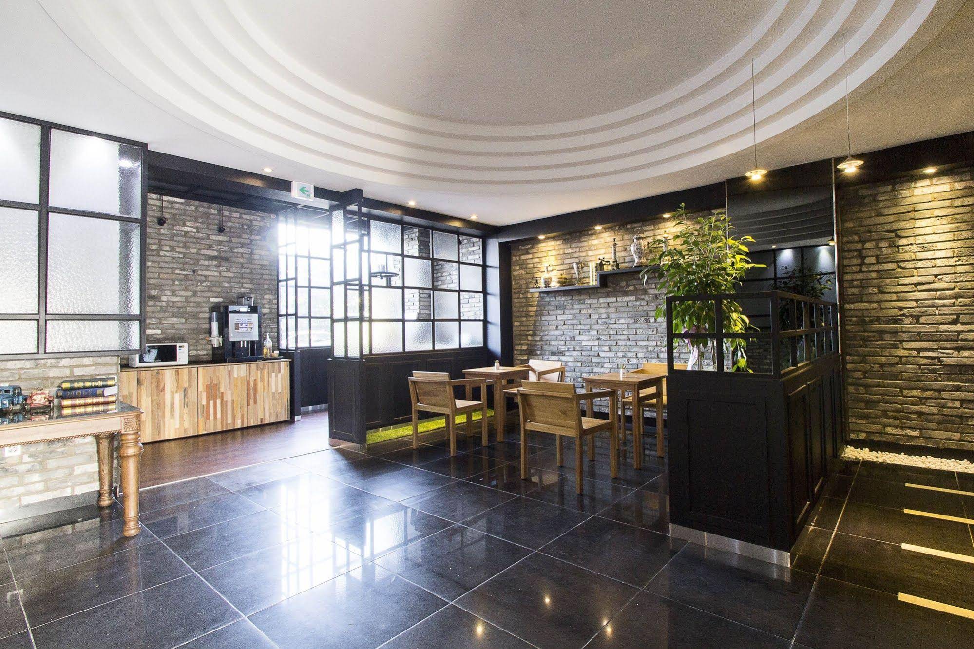 JK Hotel