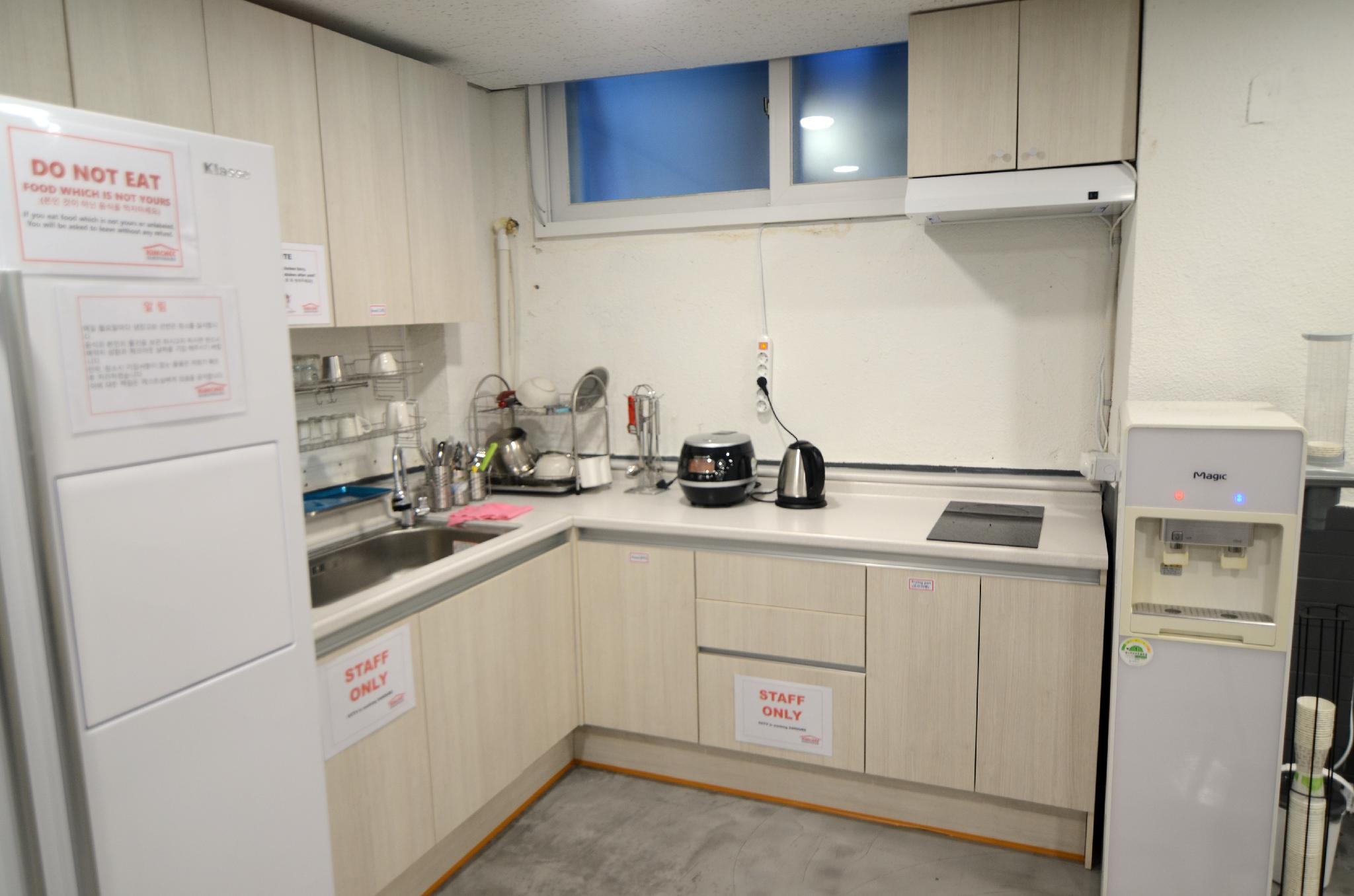 Kimchee Busan Station Guesthouse