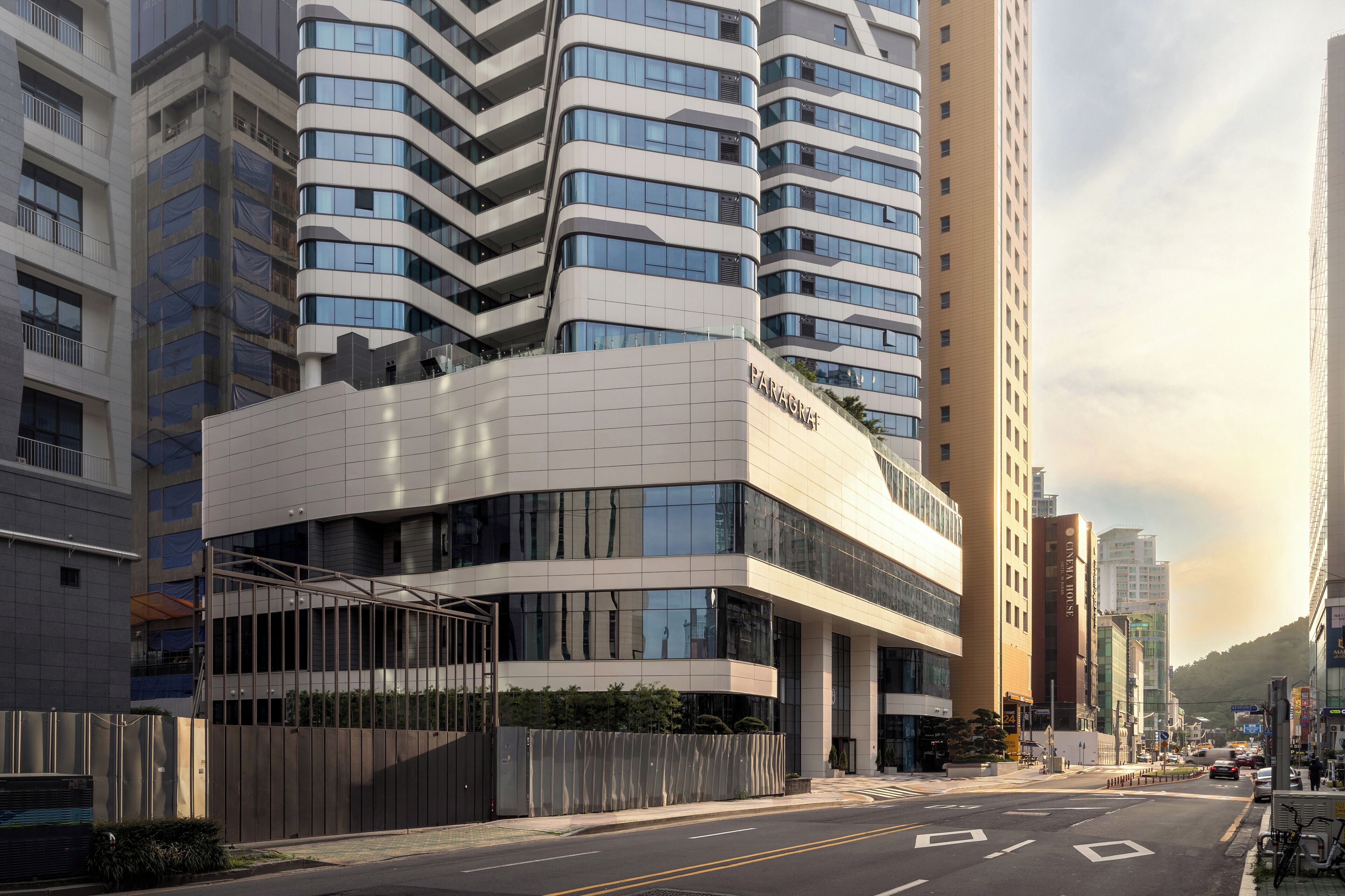 Le Collective Haeundae Paragraf