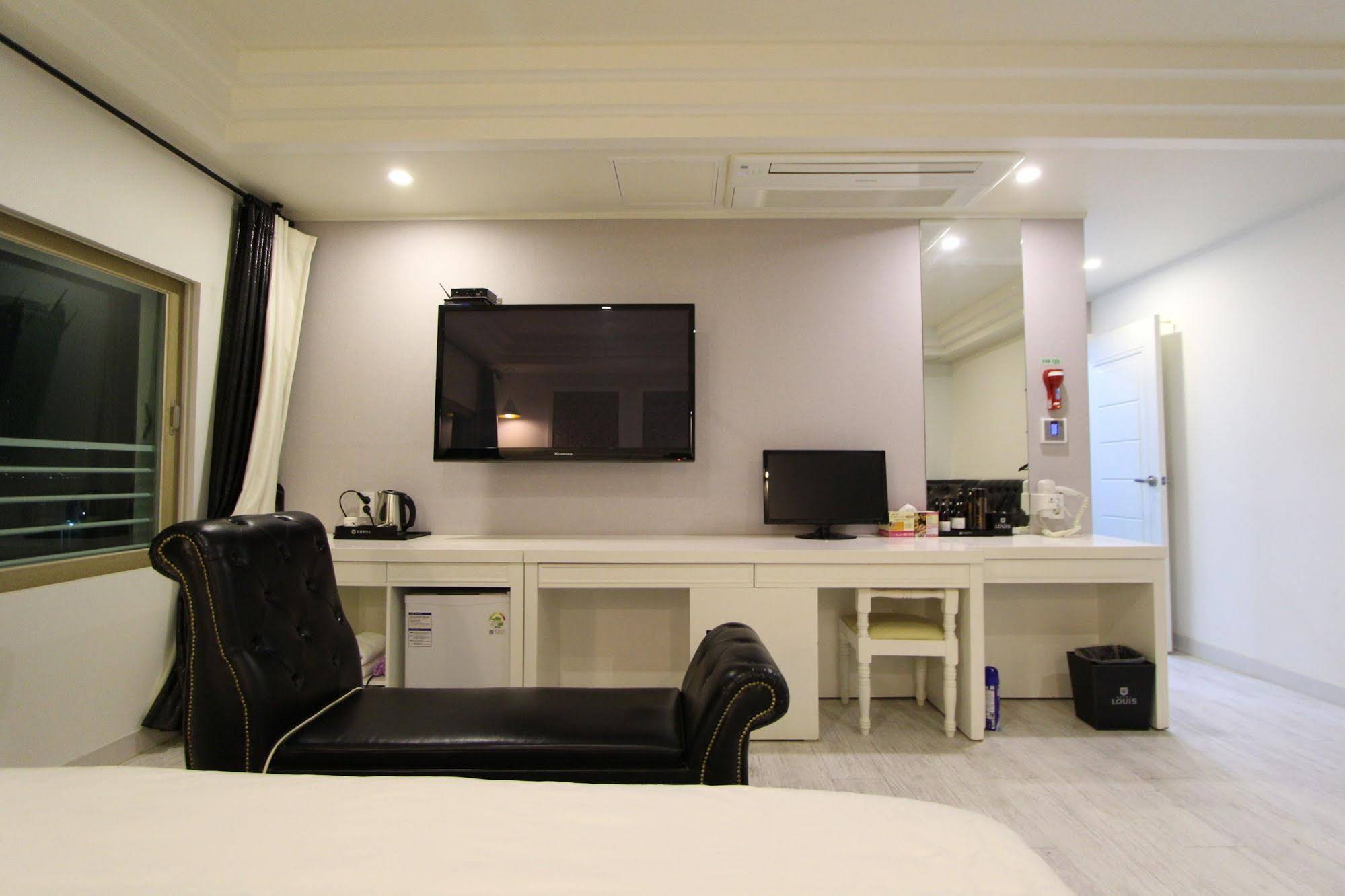 Louis J Hotel