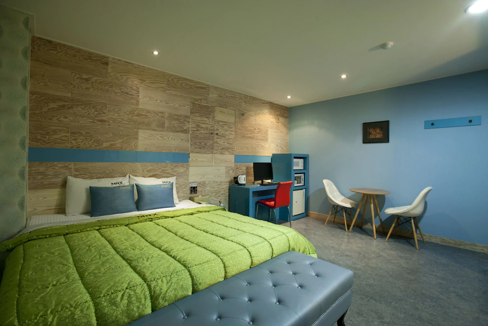 Max Motel
