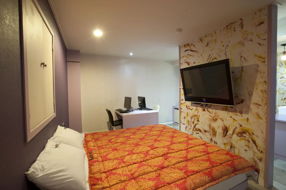 Max Motel