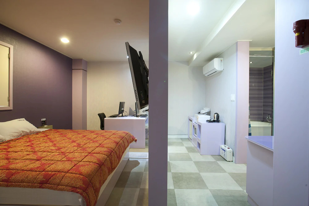 Max Motel