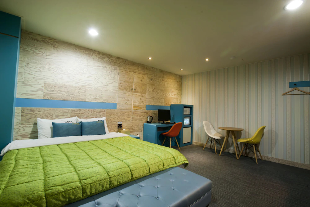 Max Motel