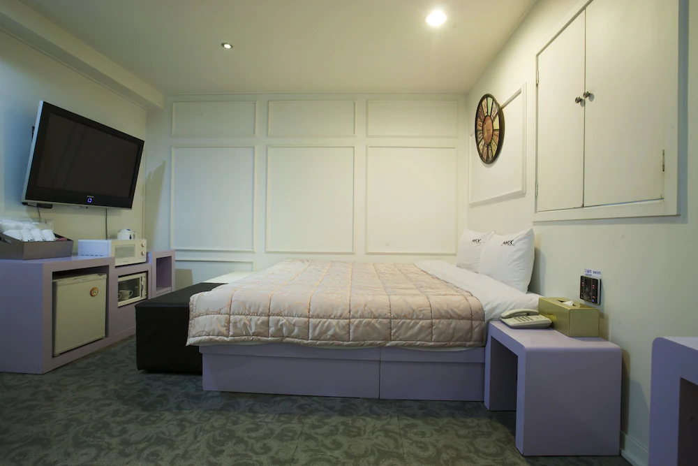 Max Motel