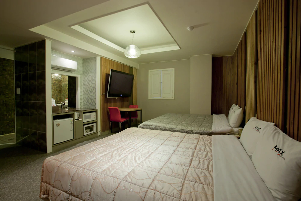 Max Motel