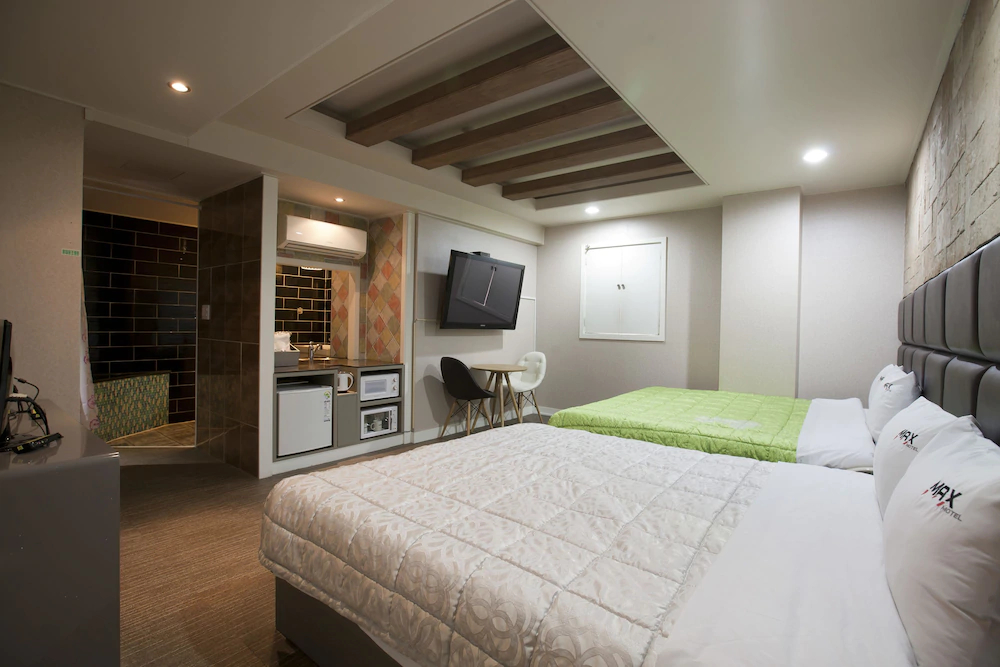 Max Motel